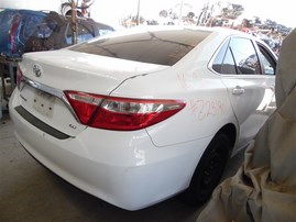 2016 Toyota Camry LE White 2.5L AT #Z23190